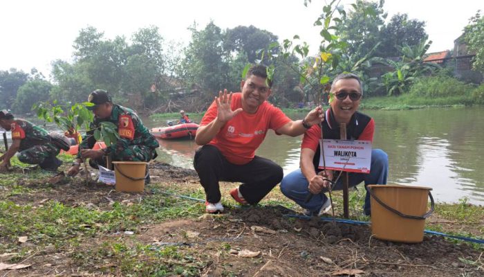 Suparma Tanam 80 Pohon Kluwih, Tebar 8000 Bibit Ikan di Surabaya.