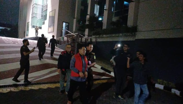 Jadi Tersangka Korupsi, Mantan Pj Bupati Sidoarjo Hudiyono Ditahan Kejati Jatim