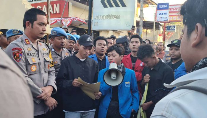 Mahasiswa PMII dan GMNI Situbondo Gelar Aksi Solidaritas Tuntut Usut Oknum Brimob