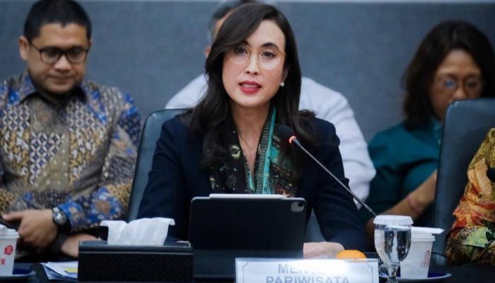 1. Kemenparekraf Catat Ratusan Juta Perjalanan Wisatawan di Tahun 2025