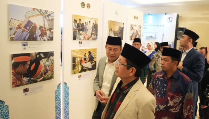 Pameran Foto Haji 2025, Menag Puji Kinerja Petugas PPIH
