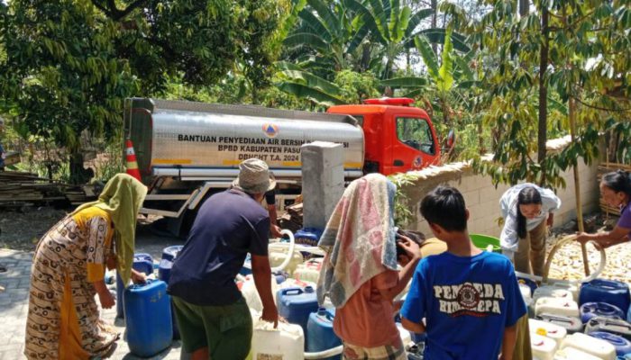 Empat Desa di Pasuruan Krisis Air, BPBD Gencar Lakukan Dropping Air Bersih