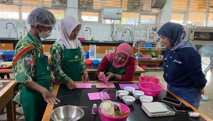 Siswa SMA YPM Berinovasi Gummy Protein Didukung Pertamina Patra Niaga