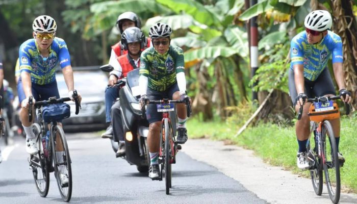 Usia Bukan Halangan, Dwi Soetjipto Taklukkan Ijen KOM 2025.