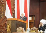 Khofifah Pimpin Doa Bersama untuk Korban Ambruknya Musala Ponpes Al-Khoziny di Paripurna DPRD Jatim