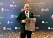 Usung Semangat “Connecting Happiness”, JNE Dinobatkan sebagai Courier of The Year ILA 2025