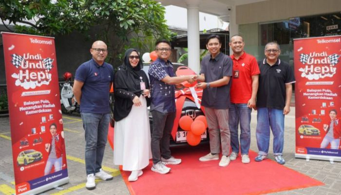 Berkah Program Undi-Undi Hepi, Dosen Asal Probolinggo Raih Mobil dari Telkomsel