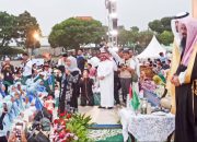 5.000 Lebih Warga Surabaya Ikuti Buka Bersama Gubernur Khofifah, Terima Hadiah Kurma dari Raja Salman