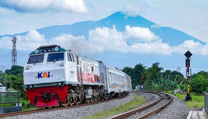 Kereta Api Jadi Favorit Mudik, Okupansi Angkutan Lebaran Melebihi 100 Persen