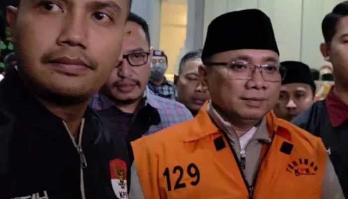 Mantan Menag Yaqut Cholil Qoumas Pakai Rompi Tahanan KPK dalam Kasus Kuota Haji