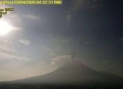 Semeru Siaga: Kolom Abu Fluktuatif hingga 1.000 Meter, Warga Diminta Waspadai Awan Panas