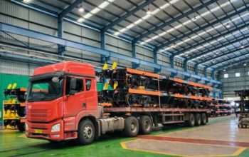 60 Gerbong Datar Buatan INKA Banyuwangi Meluncur ke Palembang