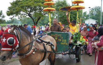 Menang Mobil dari Viu & Telkomsel, Warga Mantup Diarak dengan Tradisi Lokal