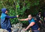 TPS Salurkan 3.000 Bibit Mangrove untuk Penghijauan Pesisir Sontoh Laut