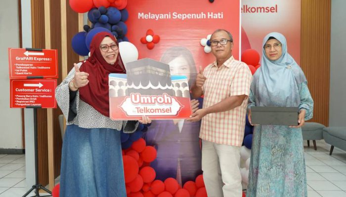 Tukar Poin Telkomsel, Warga Magetan Beruntung Sabet Hadiah Umrah Gratis untuk Dua Orang