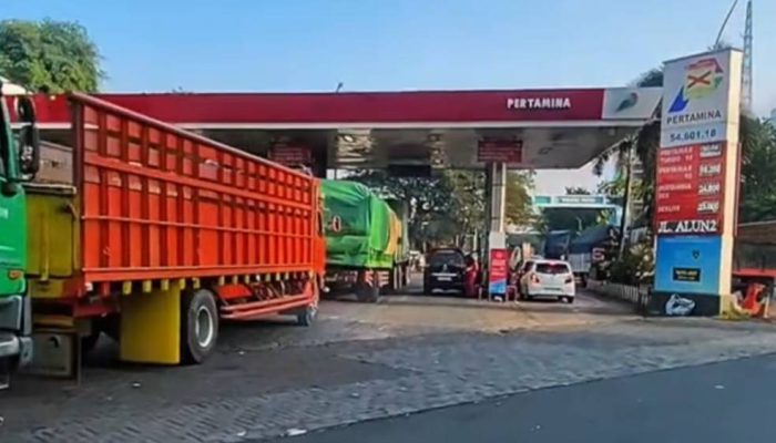 Solar Langka di Pantura Jatim: Distribusi Logistik Tersendat, Produktivitas Truk Merosot Tajam