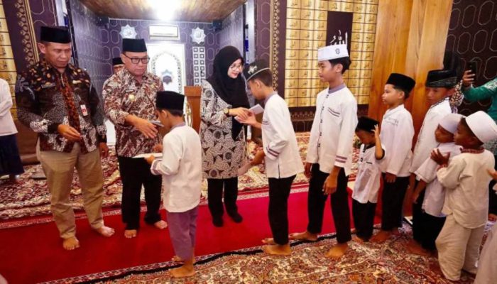 Bupati Ipuk Ajak Perbanyak Amal di Bulan Muharram Lewat Doa Bersama dan Santunan Anak Yatim