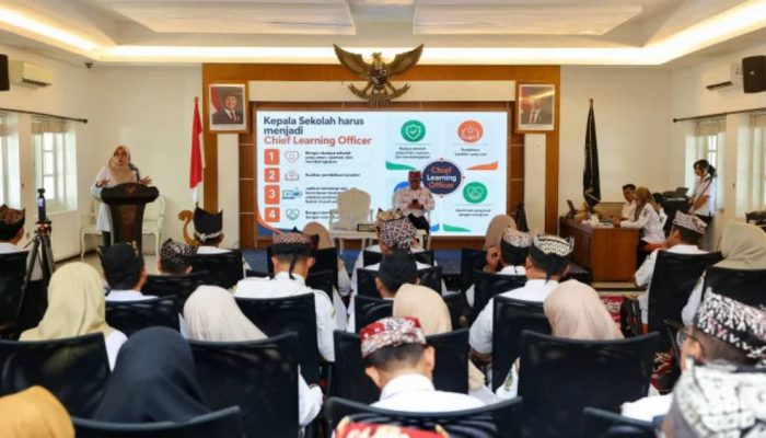 Bupati Ipuk Minta Kepala Sekolah Cegah Anak Putus Sekolah di Banyuwangi