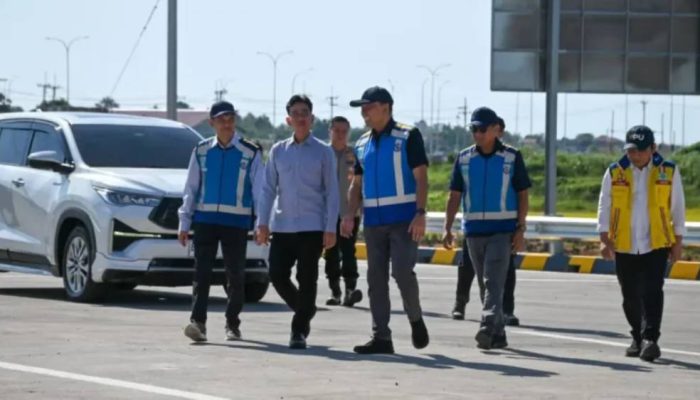 Gibran Tinjau Pembangunan Tol Prosiwangi, Targetkan Konektivitas dan Investasi Meningkat