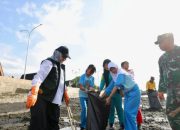 Gerakan Indonesia ASRI Libatkan Ribuan Relawan Bersihkan Pantai di Banyuwangi