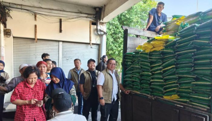Tekan Inflasi, Bulog Surabaya Gelontorkan 12 Ribu Ton Beras SPHP dan Jutaan Liter Minyak Goreng
