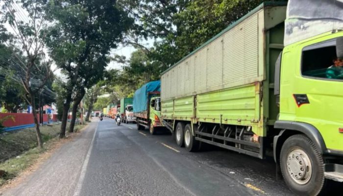 Jalur Ketapang Banyuwangi Kembali Padat, Antrean Truk Mengular hingga 5 Kilometer