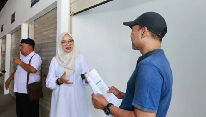 Bupati Ipuk Buka Posko Aduan Pedagang Saat Serah Terima Lapak Pasar Banyuwangi