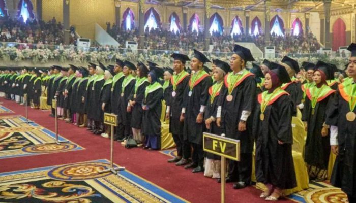 Wisuda UNESA Periode 122, Kampus Siapkan Beasiswa bagi Lulusan Berprestasi Lanjut S2-S3