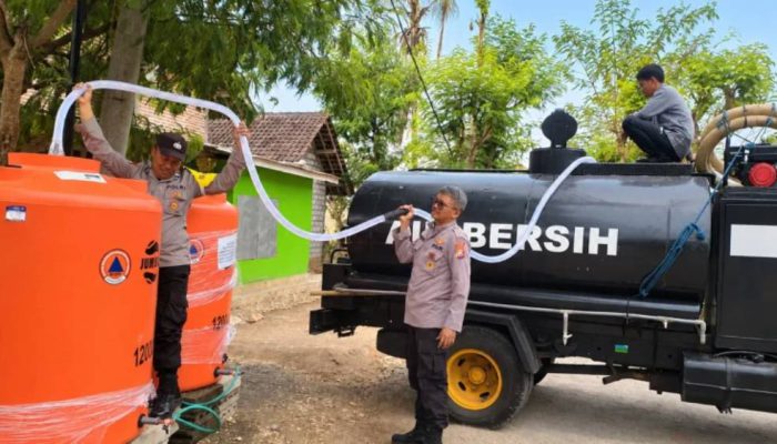 Polres Malang Salurkan Bantuan Air Bersih ke Warga Sumbermanjing Wetan dan Kalipare