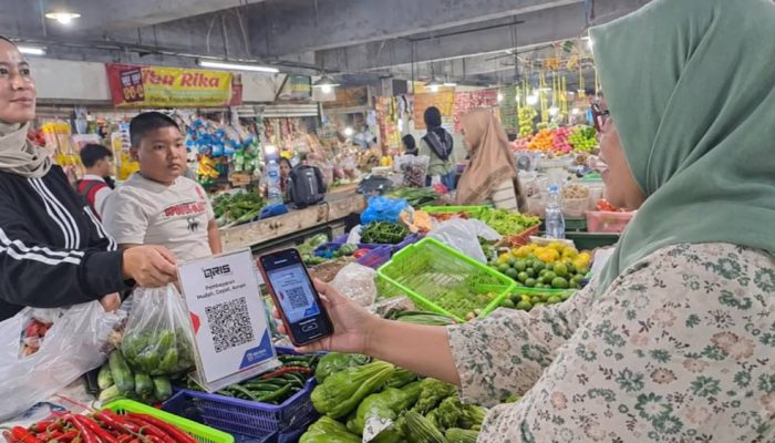 Dorong Digitalisasi Pasar Tradisional, BRI Surabaya Pasang WiFi dan Perluas QRIS di Pasar Keputran